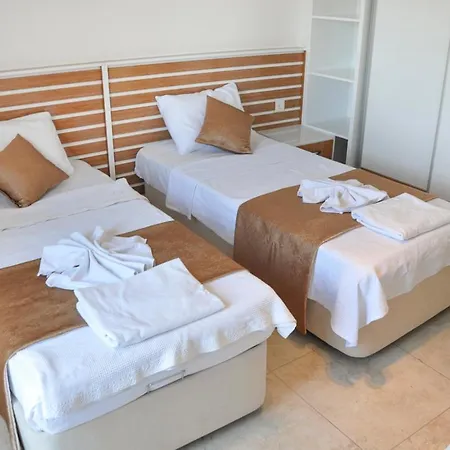 Sleeps 8 Pool Air Con Wifi Villa