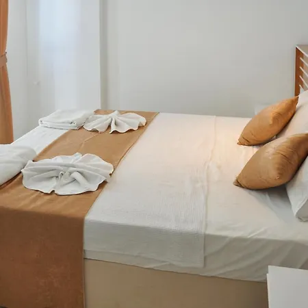 Villa Sleeps 8 Pool Air Con Wifi *